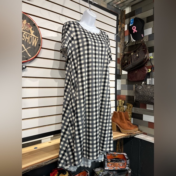 LuLaRoe Carly dress size medium - Picture 3 of 8